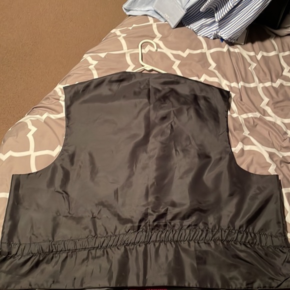 Men’s Vest - Picture 3 of 3